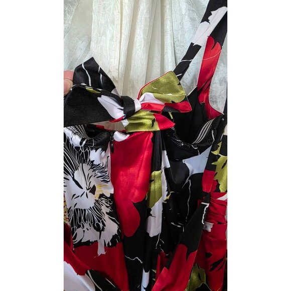 Satin Floral Plus Size Party Dress - Picture 5 of 10